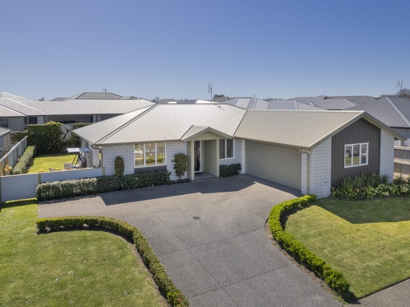 27 Puhirake Crescent, Pyes Pa, Tauranga - Carousel 1
