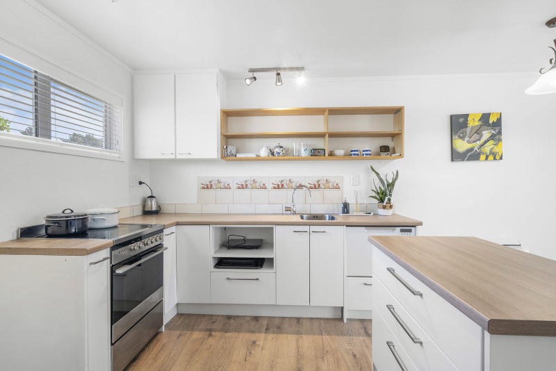 16B Beauchamp Street, Tawa, Wellington - Carousel 1