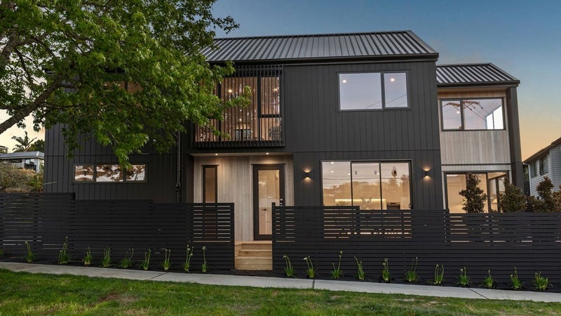 32A Lyons Avenue, Murrays Bay, Auckland - Carousel 1