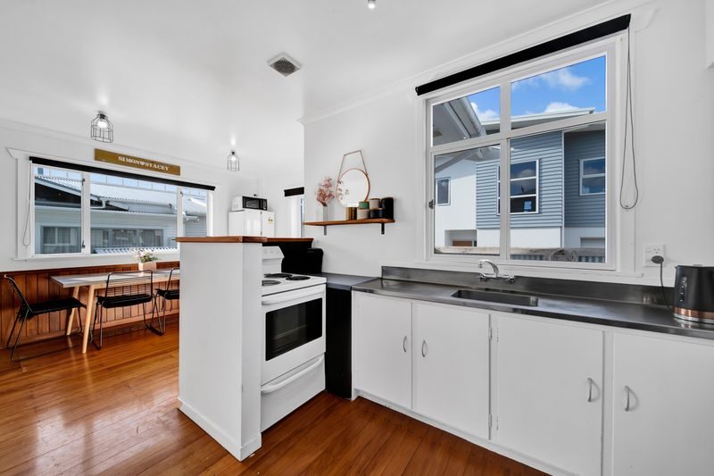 21 Doone Street, Lynmouth, New Plymouth - Carousel 2