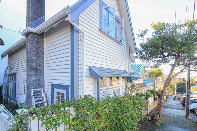 16 Newman Terrace, Thorndon, Wellington - Carousel 1