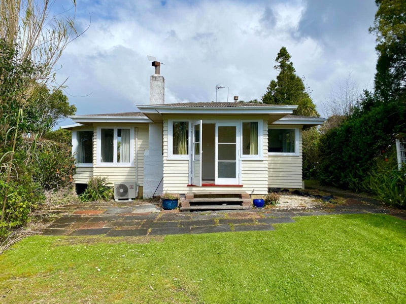 15 Peter Terrace, Castor Bay, Auckland - Carousel 1