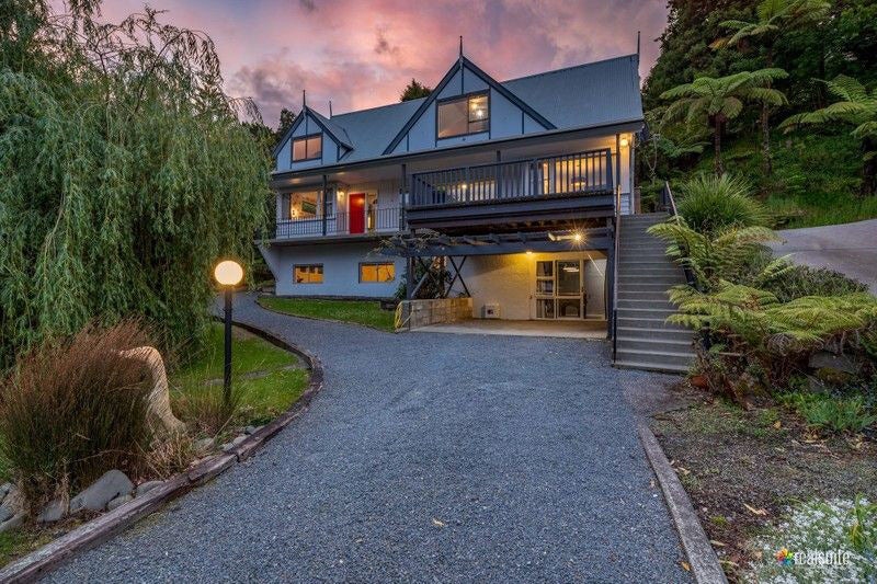 24 Jocelyn Crescent, Pinehaven, Upper Hutt - Carousel 1