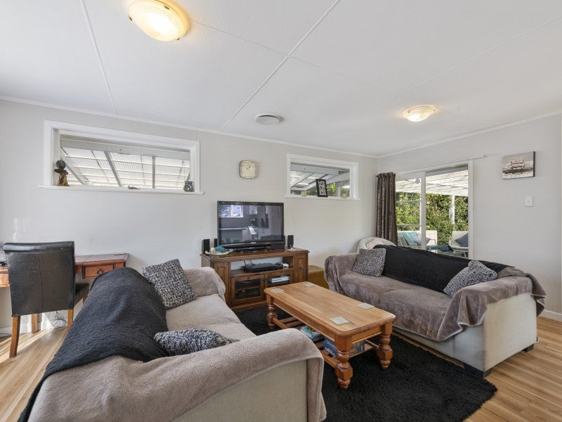 39 Blueberry Grove, Timberlea, Upper Hutt - Carousel 2