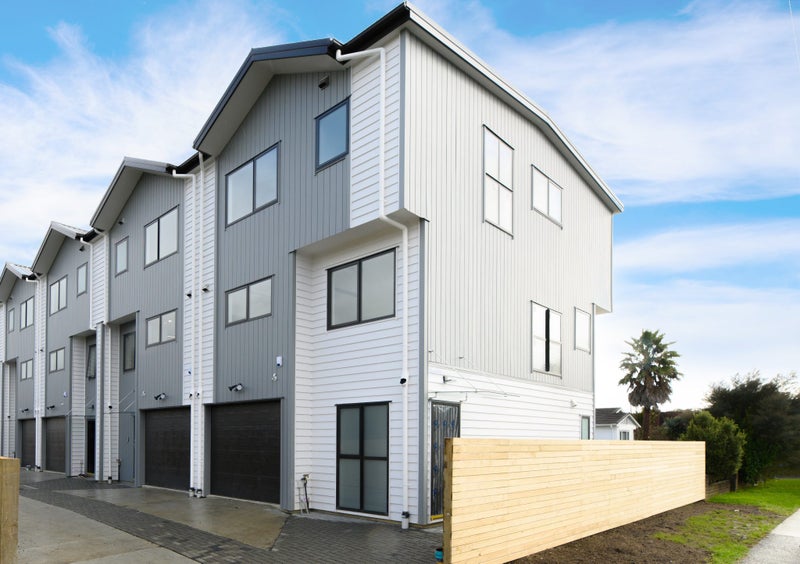 1/7 Ranui Station Road, Ranui, Auckland - Carousel 1