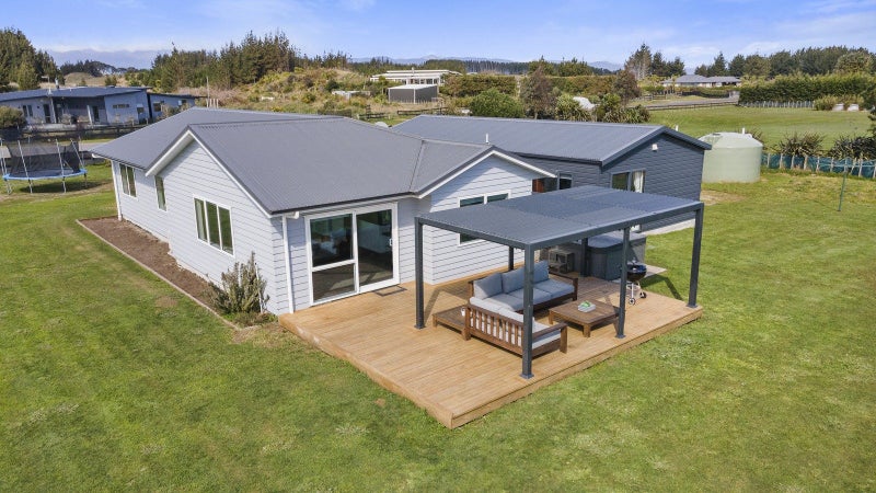 39 Kanuka Drive, Waitarere, Levin - Carousel 1