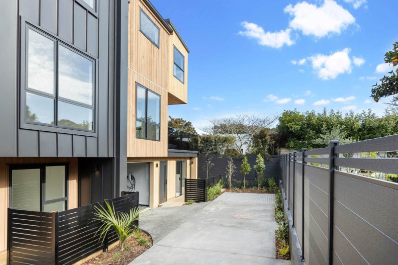 430D Point Chevalier Road, Point Chevalier, Auckland - Carousel 1