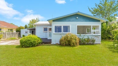 16 Darley Street, Maeroa, Hamilton - Carousel 1