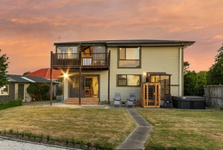 24 Kinnaird Place, Hillmorton, Christchurch - Carousel 1