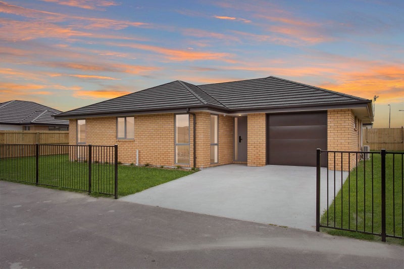 10 Agathis Crescent, Wigram, Christchurch - Carousel 1