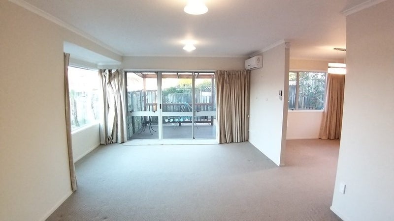 2/18 Carriage Close, Northpark, Auckland - Carousel 2