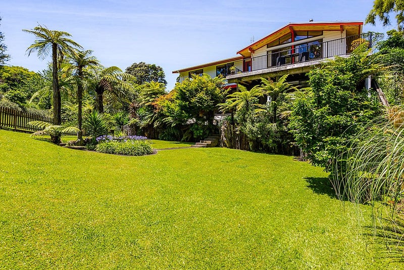 11 Lombardy Place, Whalers Gate, New Plymouth - Carousel 2