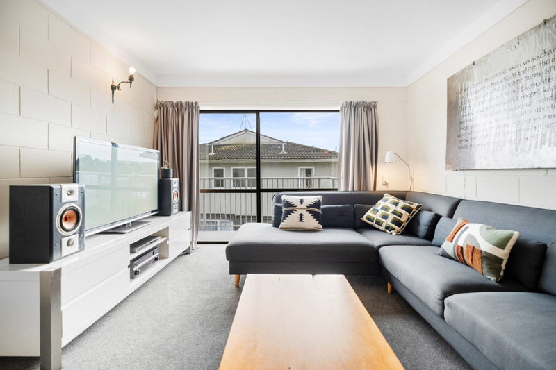 3/12 Cruickshank Crescent, Meadowbank, Auckland - Carousel 1