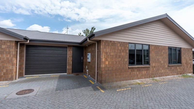 2/31 Jones Crescent, Melville, Hamilton - Carousel 1