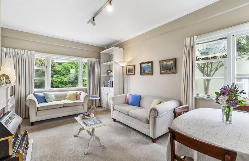 4/7 Stowe Hill, Thorndon, Wellington - Carousel 2