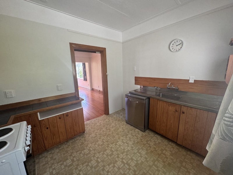 58 Standen Street, Karori, Wellington - Carousel 2