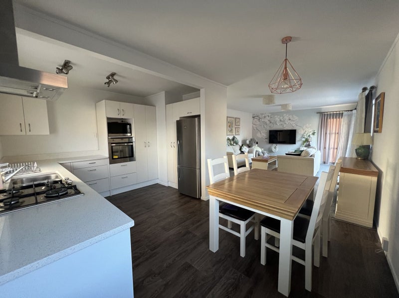 1/110 Saddleback Rise, Murrays Bay, Auckland - Carousel 1