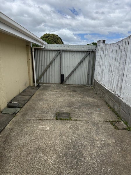 2/14 Ballater Place, Highland Park, Auckland - Carousel 14