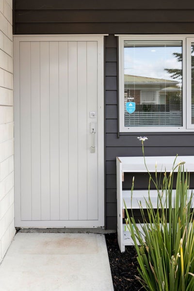 2/7 Rutherford Street, Chedworth, Hamilton - Carousel 2