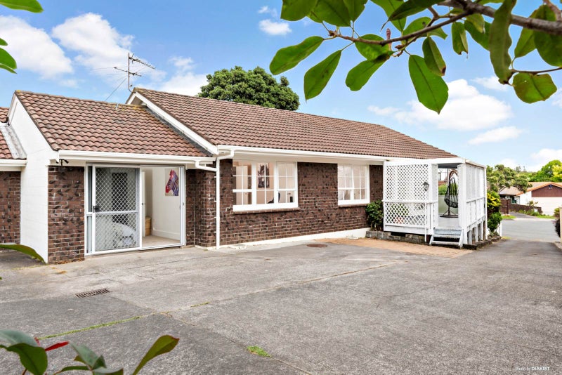 1/12 Askew Place, Farm Cove, Auckland - Carousel 2