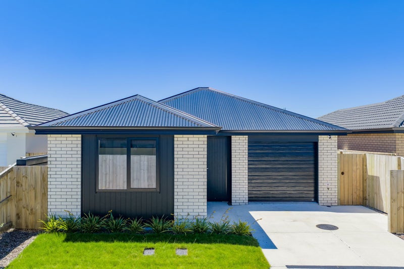 30 Waruhia Crescent, Rototuna North, Hamilton - Carousel 1