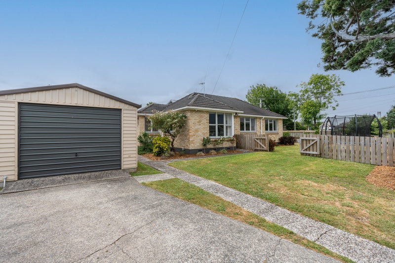 45 Yeats Crescent, Fairfield, Hamilton - Carousel 1