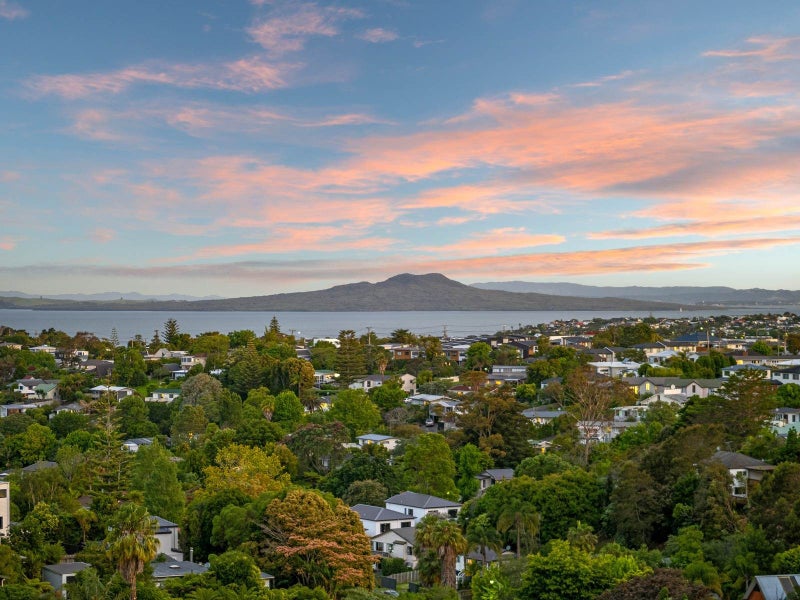 282 Glamorgan Drive, Northcross, Auckland - Carousel 1