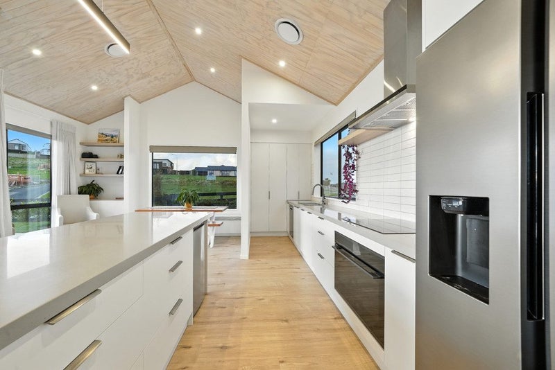 1 Eaglesfield Close, Westmorland, Christchurch - Carousel 2