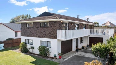5 Oakmont Place, Wattle Downs, Auckland - Carousel 1