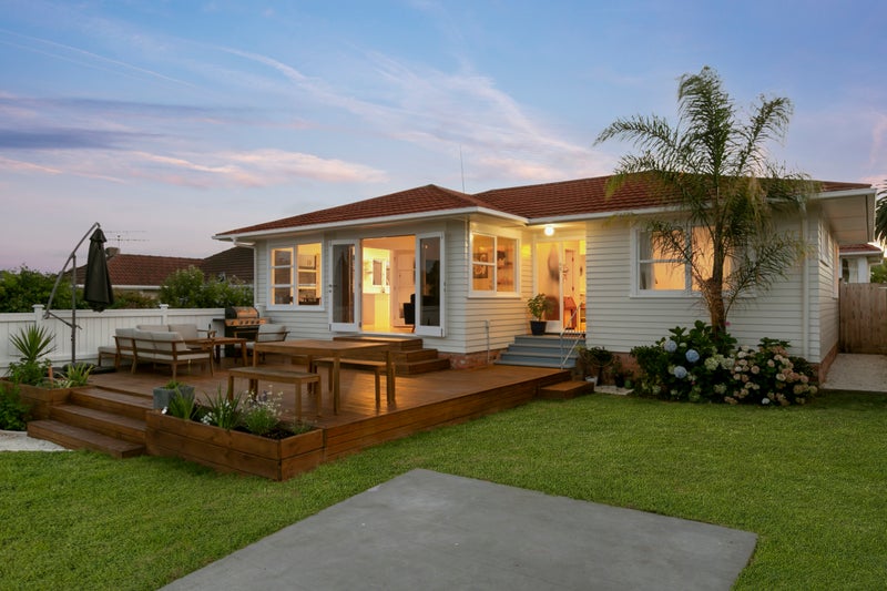 55 FAIRCLOUGH RD, Beach Haven, Auckland - Carousel 1
