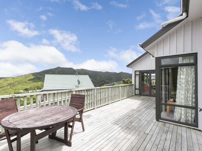 10 Landsdowne Terrace, Karori, Wellington - Carousel 2