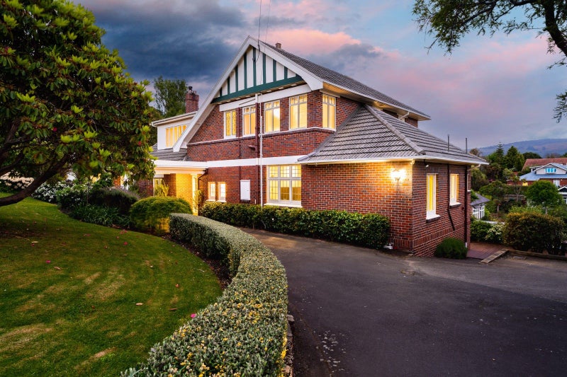 10 Drivers Road, Maori Hill, Dunedin - Carousel 1