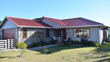 43 Gawler Street, Te Horo Beach - Carousel 1