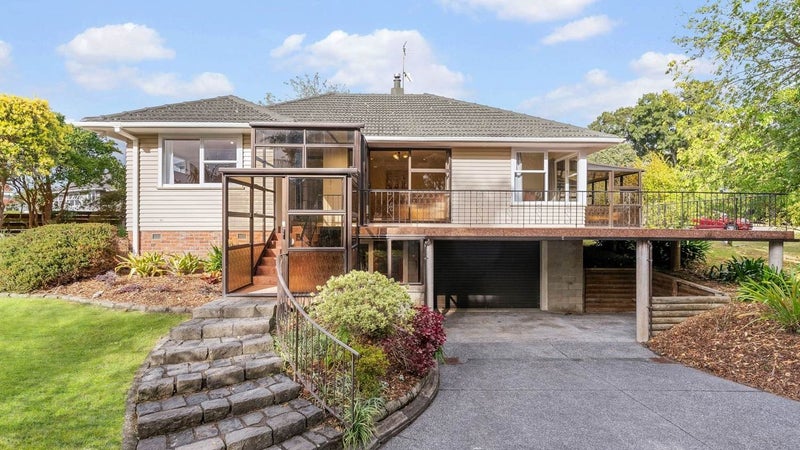 74 Divich Avenue, Te Atatu South, Auckland - Carousel 1