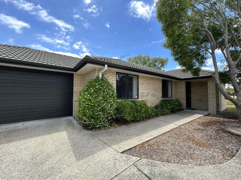 53 Parkside Drive, Huntington, Hamilton - Carousel 1