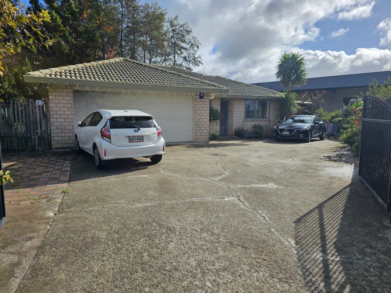 14 Scotts Field Drive, Takanini, Auckland - Carousel 1
