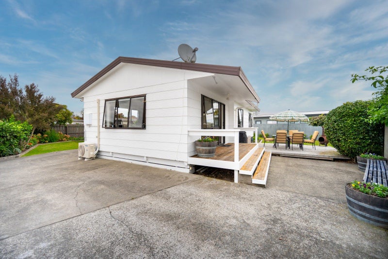 715 Maitland Crescent, Mayfair, Hastings - Carousel 1