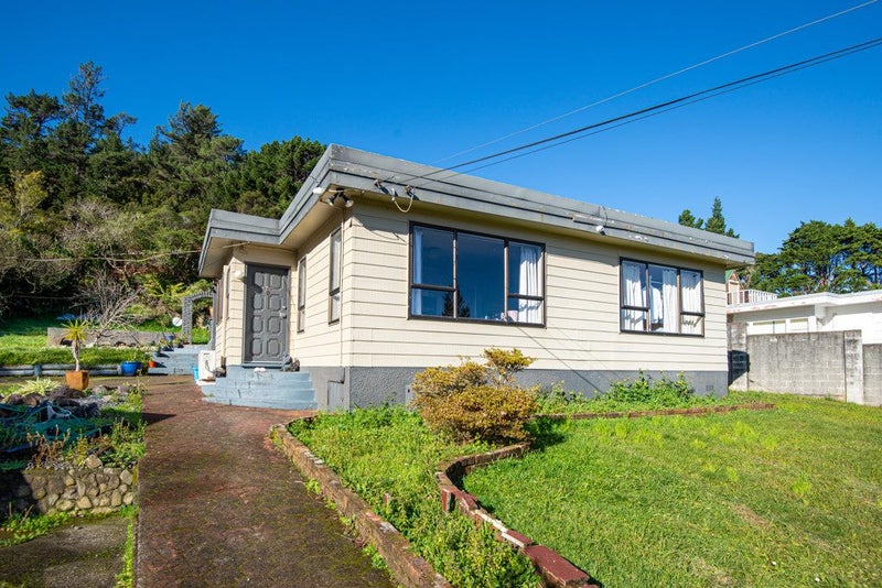 25 Kennedy Grove, Stokes Valley, Lower Hutt - Carousel 2