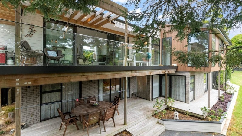 10A Fenton Terrace, Cockle Bay, Auckland - Carousel 1