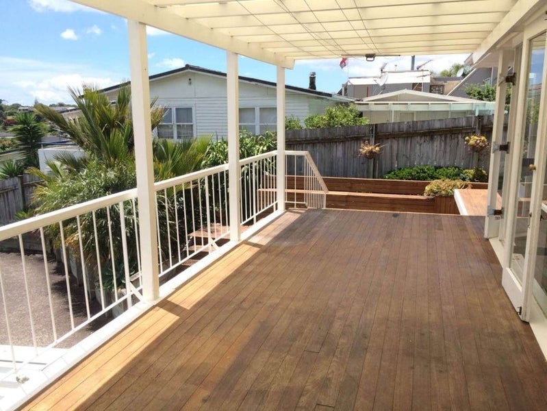 11 Sunderlands Road, Half Moon Bay, Auckland - Carousel 2