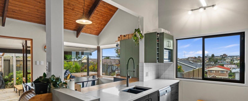 28 Lachlan Drive, Dinsdale, Hamilton - Carousel 2