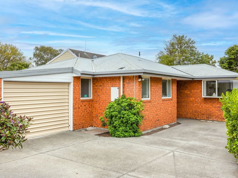 2/118 Aorangi Road, Bryndwr, Christchurch - Carousel 1