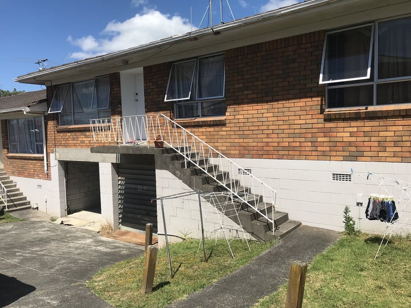 2/178 Chivalry Road, Glenfield, Auckland - Carousel 1