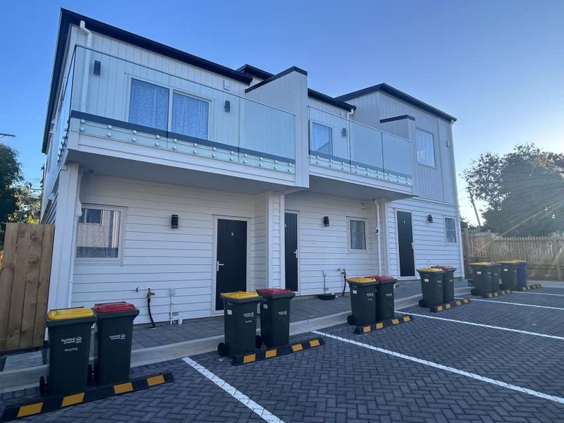 1D Keegan Drive, Massey, Auckland - Carousel 2