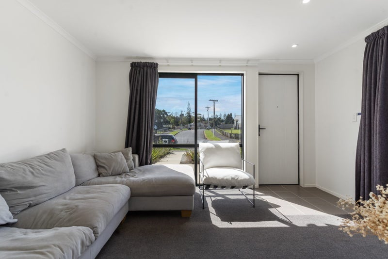 104A Leybourne Circle, Glen Innes, Auckland - Carousel 2