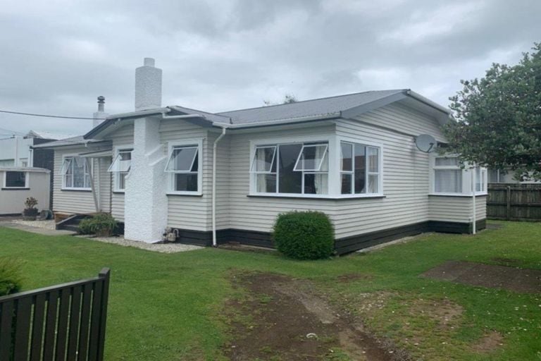 24 Morrissey Street, Hawera - Carousel 2