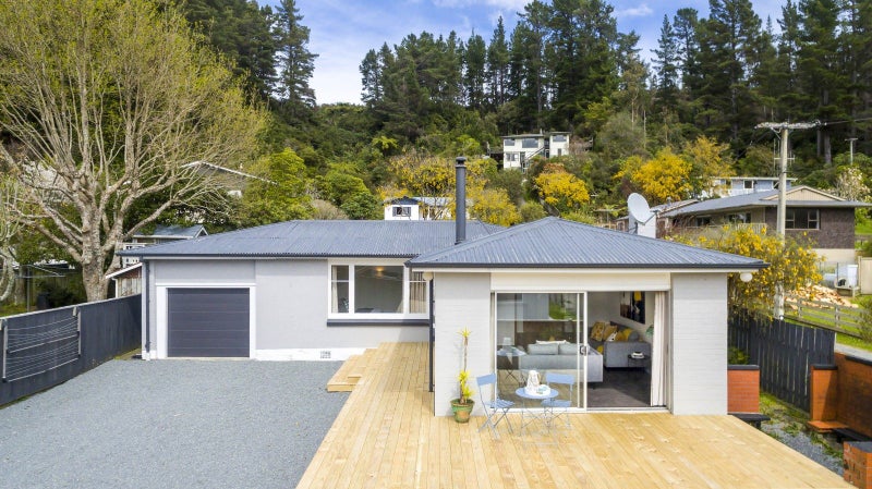 214 Plateau Road, Te Marua, Upper Hutt - Carousel 1