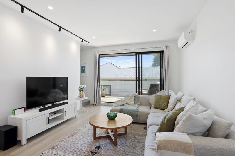 2/29 Roberton Road, Avondale, Auckland - Carousel 2