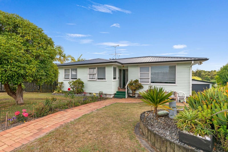 32 Kirby Street, Glendene, Auckland - Carousel 2