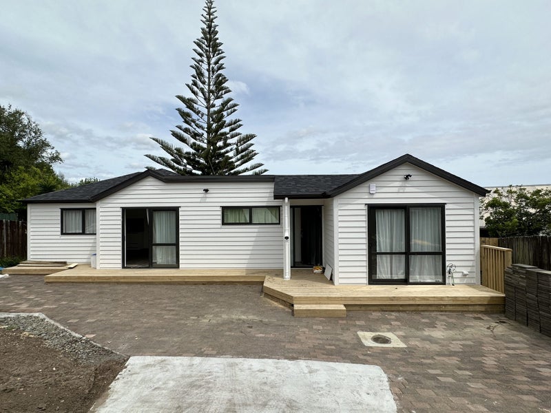 12 Lewisham Street, Highland Park, Auckland - Carousel 1
